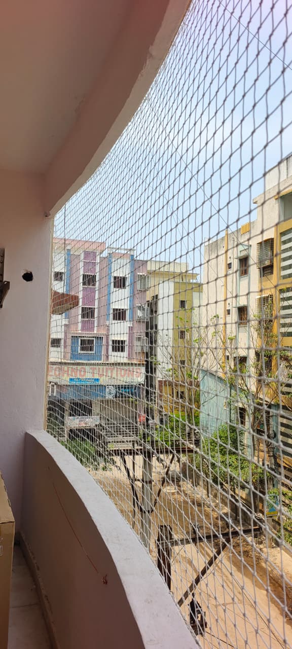 Full-length safety net fitted along an open corridor balcony