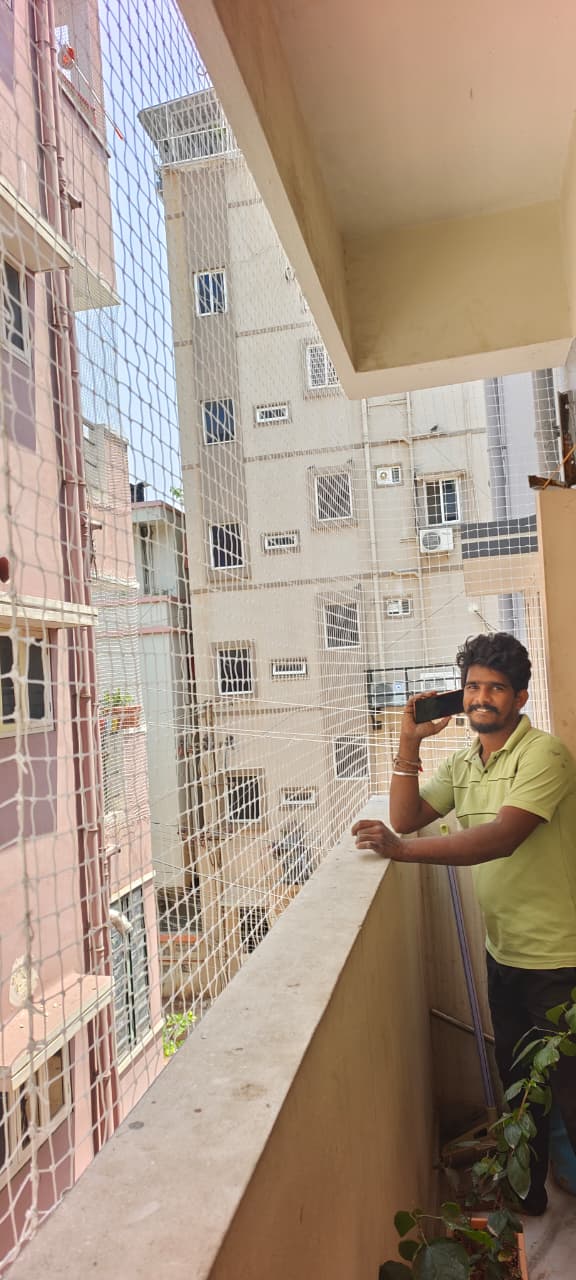 Balcony safety net covering an open balcony with a clear outside view